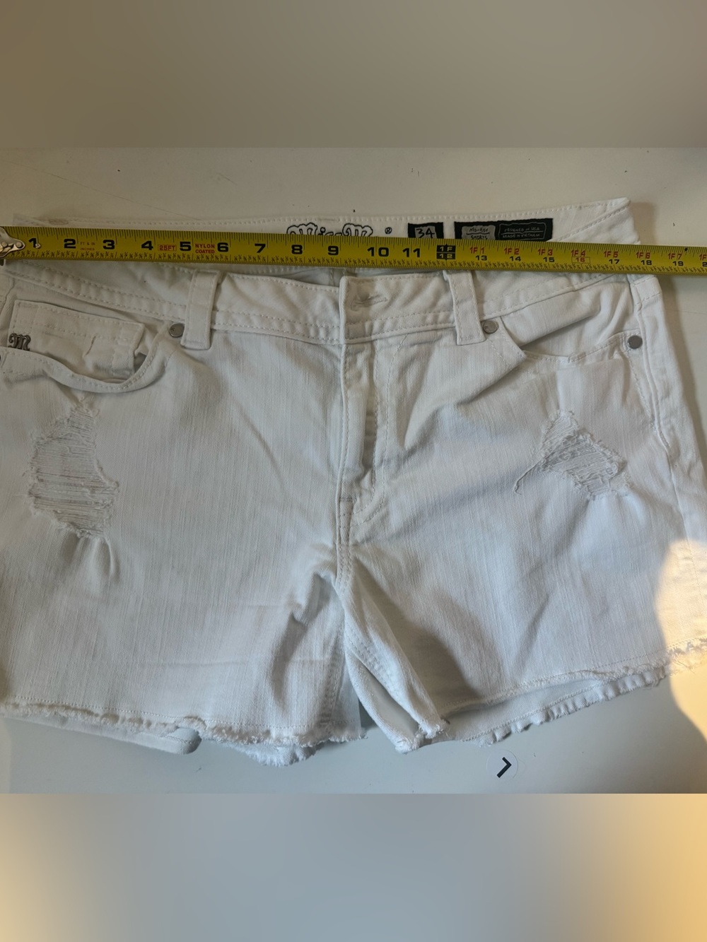Miss Me Mid-Rise Stretch Short Size 34 - Picture 11 of 15